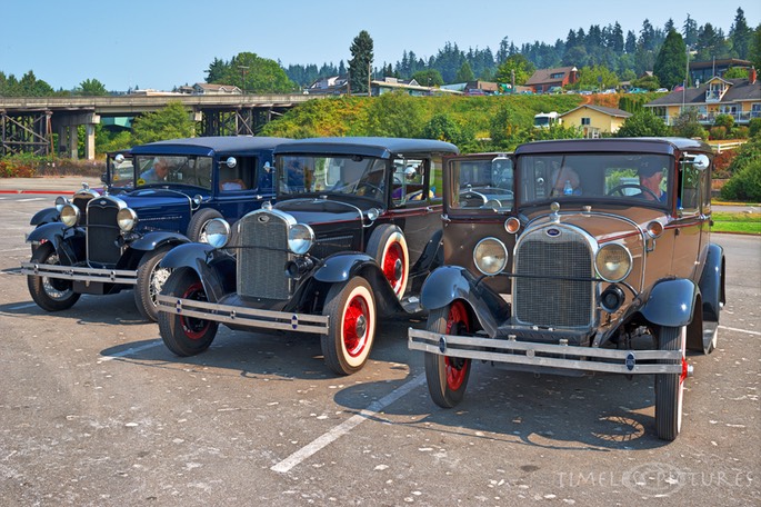 Ford-V8-Tudor-Deluxe-1933